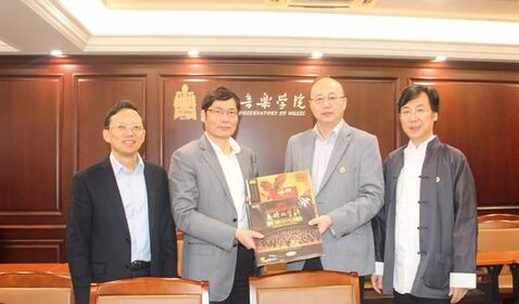 学院党委书记胡建新、院长 ...